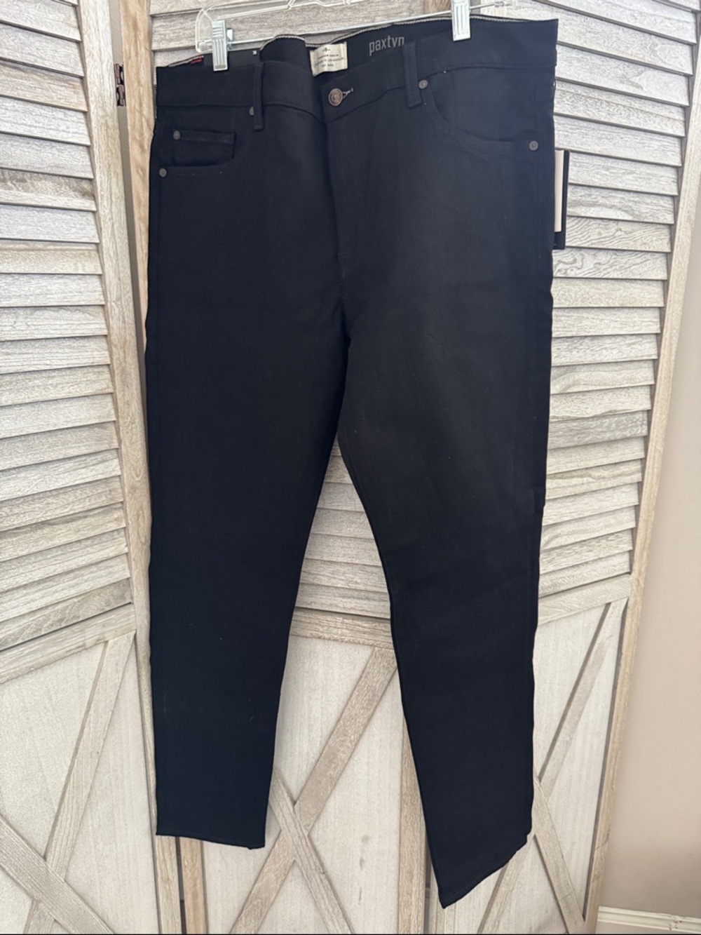 158. 7 for All Mankind Men’s Paxtyn Skinny Jeans size 38
NWT